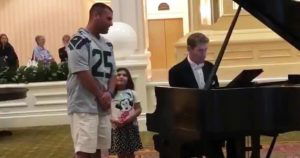 A Dad Joins Pianist And Wows Resort Audience With Mind-Blowing 'Ave ...