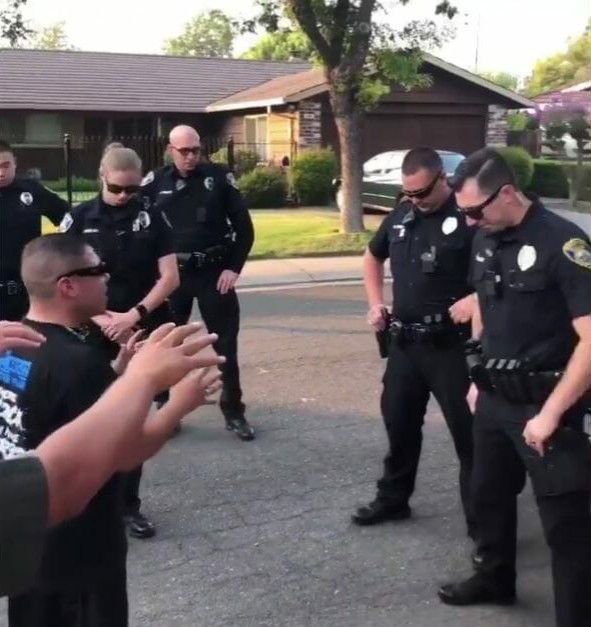 Former Gang Members And Drug Addicts Prays For Police Officers In ...