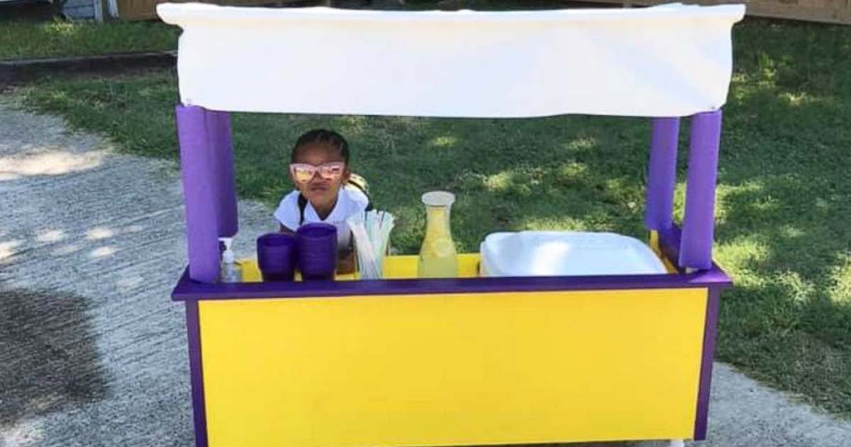 Ava-Lewis-Lemonade-Stand-Mothers-in-need