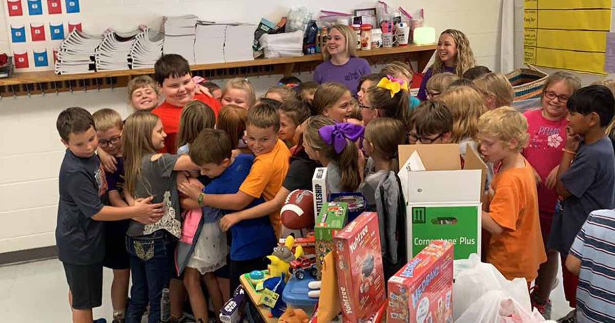 students-surprises-classmate-after-losing-home