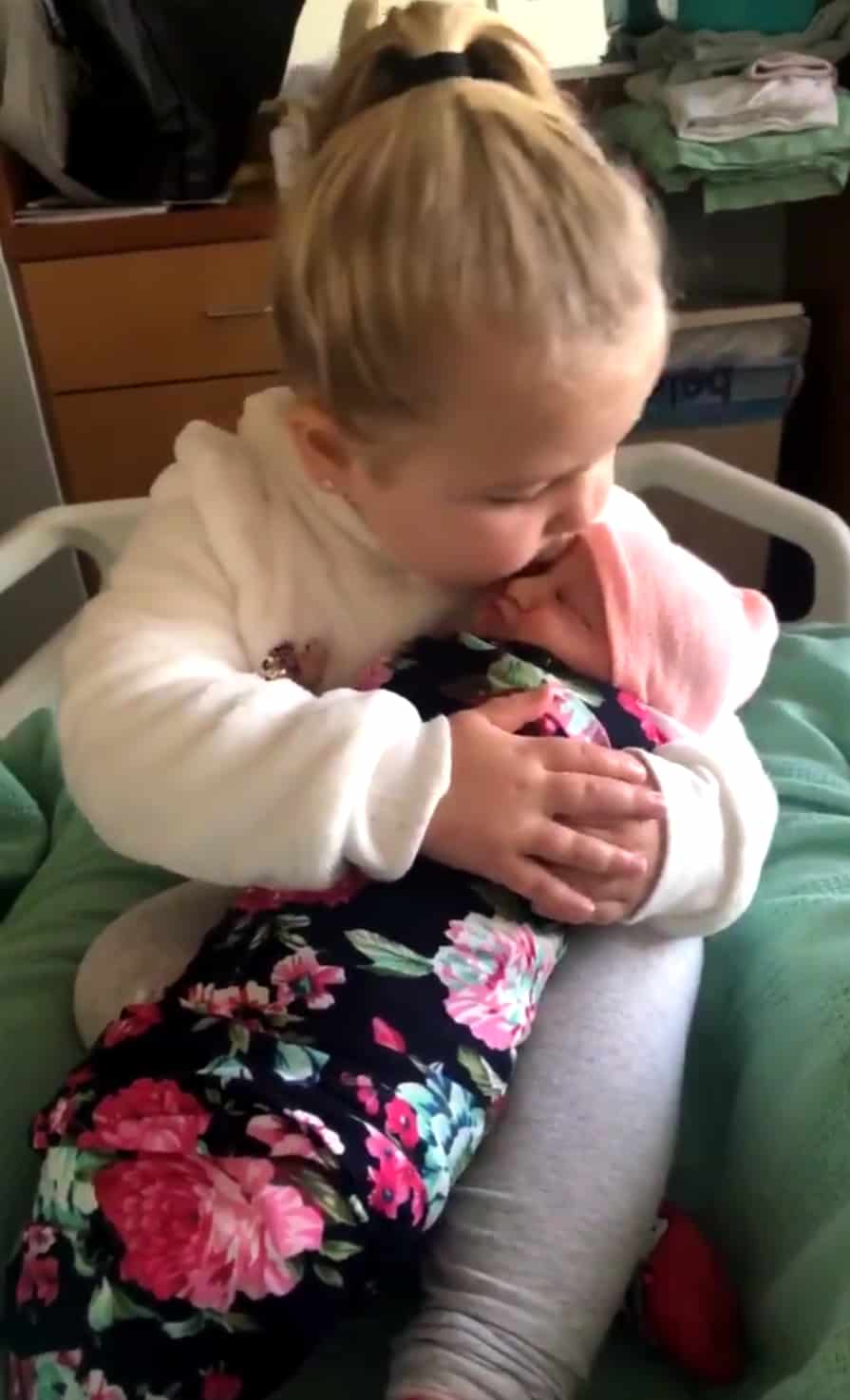 Molly-meets-baby-sister-2