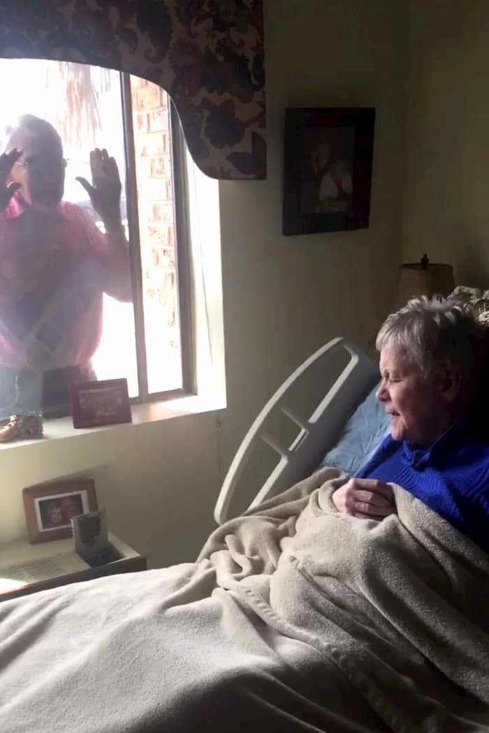 Man Serenades Wife Of 45 Years Singing 'Amazing Grace' Through Nursing ...