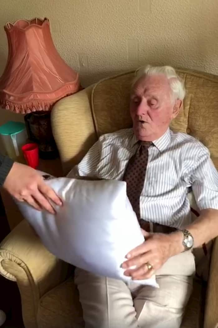 94-Year-Old Slept Every Night With A Photo Of His Late Wife, So A ...