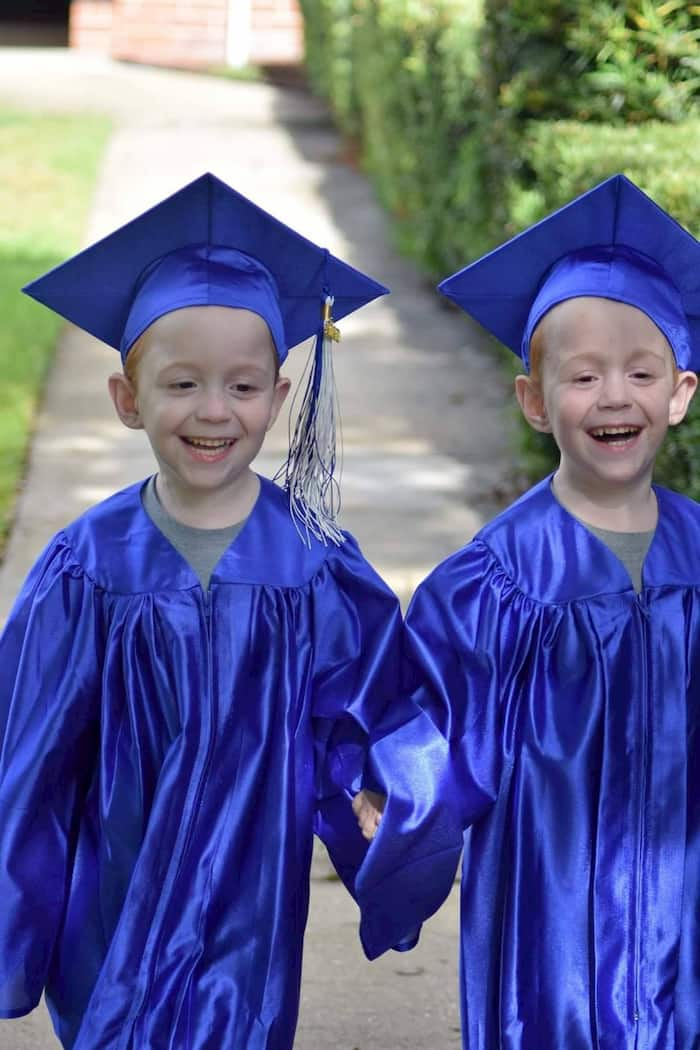 Couple Refused To Abort Conjoined Twins, Now They've Just Graduated ...