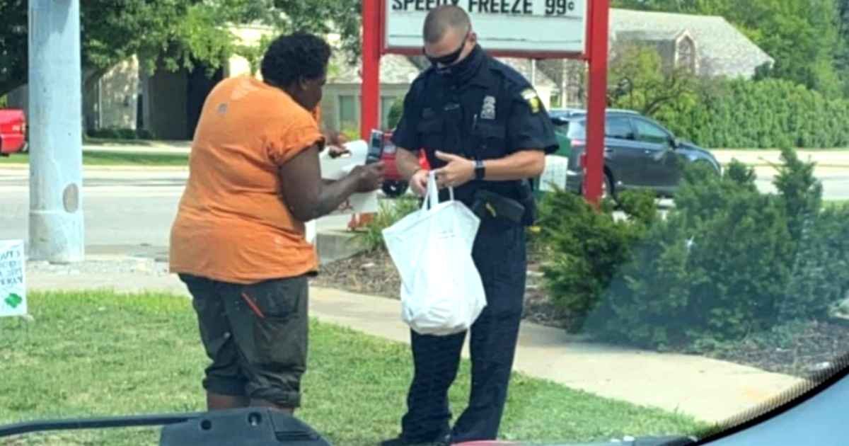 officer-feeds-homeless-chick-fil-a