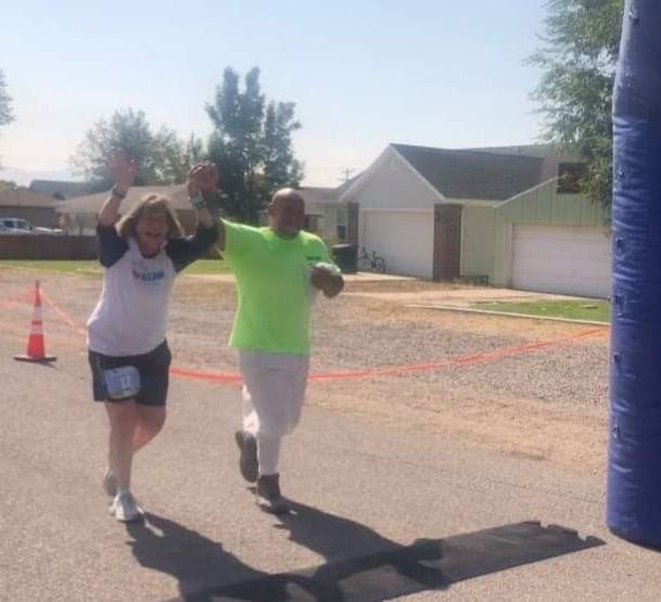 Prison Inmate Out On Work Release Helps Injured Marathoner Finish Race 