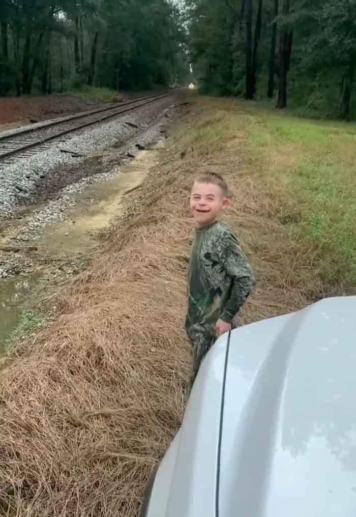 conductor-stops-train-for-boy-4