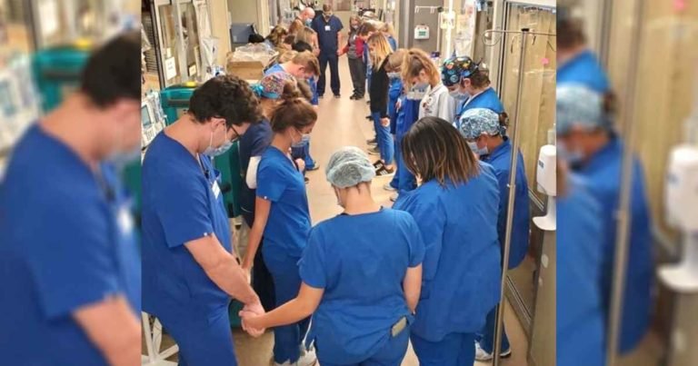 nashville-hospital-staff-praying
