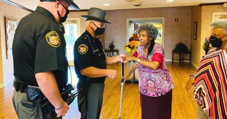 Franklin County deputy helps elderly woman
