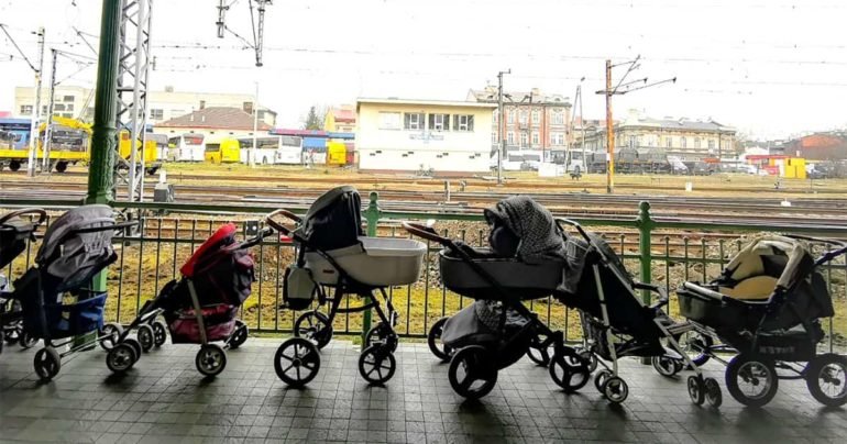 strollers-for-ukrainian-moms