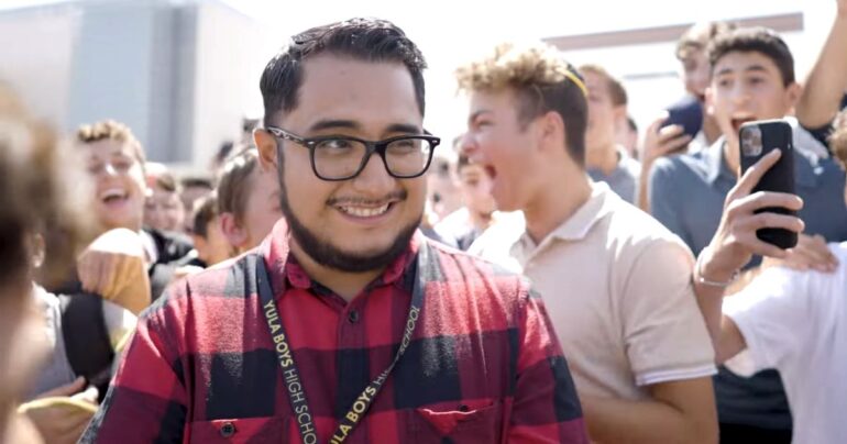 students-surprise-teacher-with-car