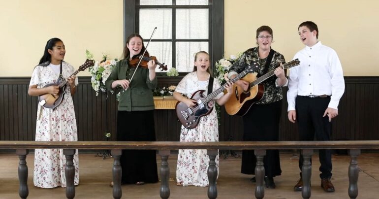 Church In The Wildwood yodeling Hudson Harmony Band