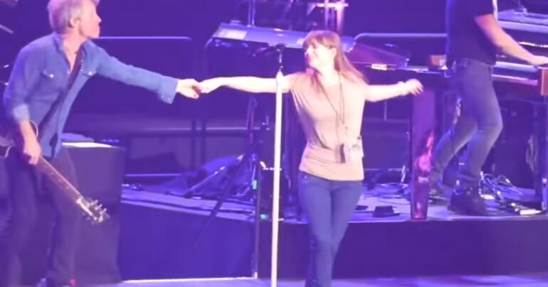 Jon Bon Jovi dancing with daughter