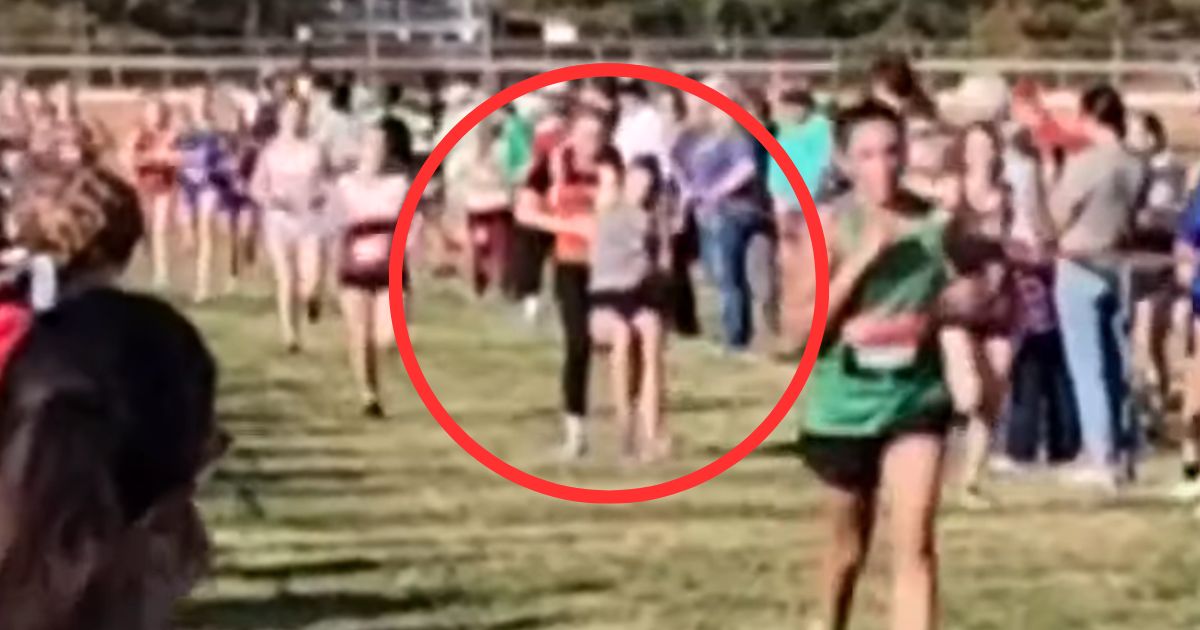 runner helping another runner