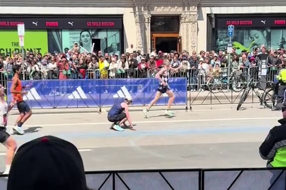 boston marathon runner collapses