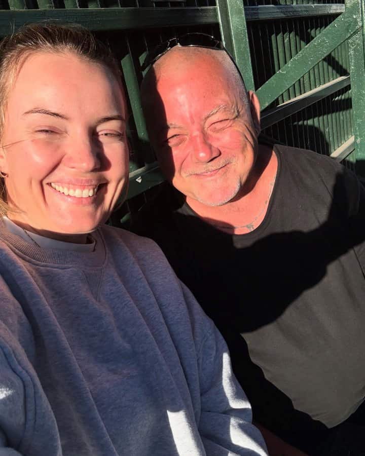 woman helps homeless man
